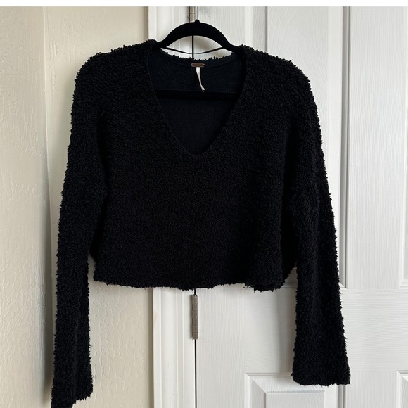 Free People Black Textured Knit Cropped V Neck Long Sleeve Sweater Top - Picture 2 of 7